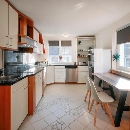شقة Lepold's Balkenzauber - Zentral, Familienfreundlich Mit Kamin Und Weinbergblick